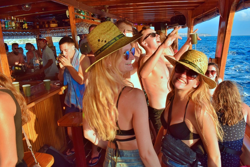 boat-party-mallorca-barca-samba